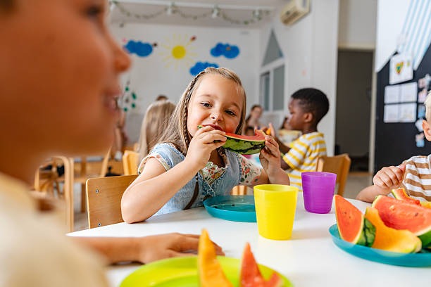 kid eating at lunch time